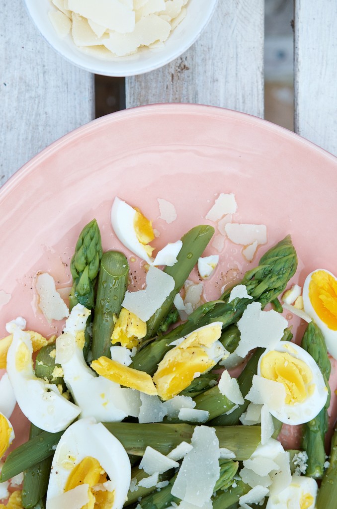 Rezept für Spargel Salat mit Ei und Parmesan – Pinkepank